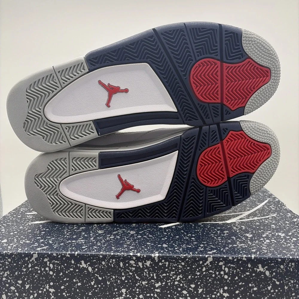 Size 10.5 - Jordan 4 Retro Mid Midnight Navy (DH6927-140)